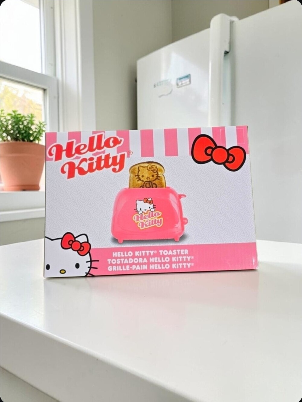 HELLO KITTY | lisenced 2-SLICE COOL TOUCH TOASTER -NWT! IN BOX!
